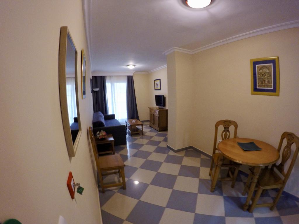Apartamentos Nina De Oro Торремолинос Экстерьер фото
